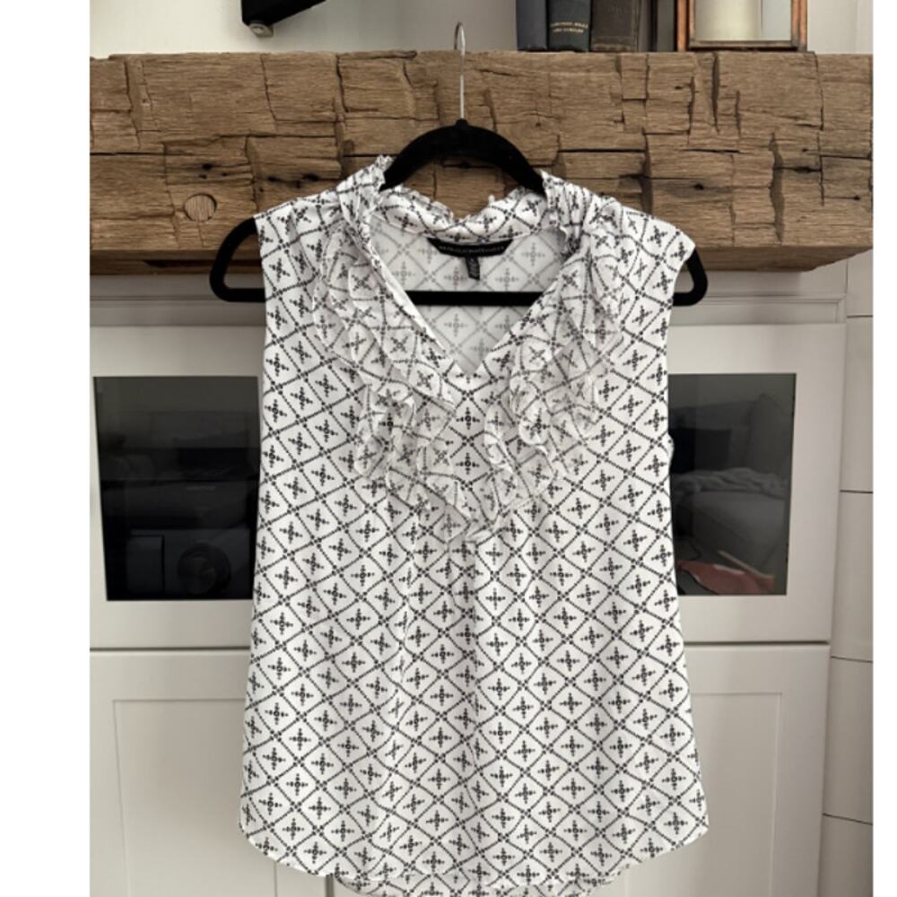 White House Black Market Ruffle Neck Chiffon Blouse Black White Print Size 8